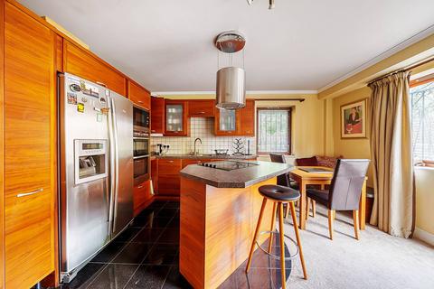 3 bedroom maisonette for sale, Cartwright Street, Tower Hill, London, E1