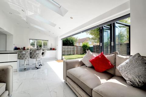 4 bedroom detached house for sale, Kingfisher Road, Mountsorrel LE12