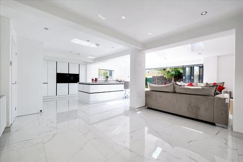 4 bedroom detached house for sale, Kingfisher Road, Loughborough LE12