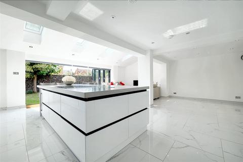 4 bedroom detached house for sale, Kingfisher Road, Loughborough LE12