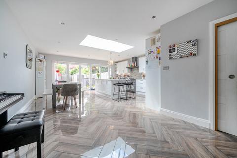77 Cedar Lawn Avenue, Barnet, EN5 2LP