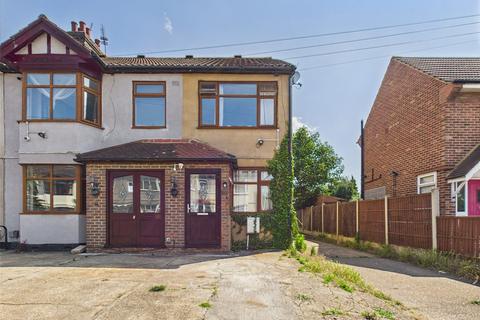 2 bedroom end of terrace house for sale, Crowlands Avenue, Romford RM7