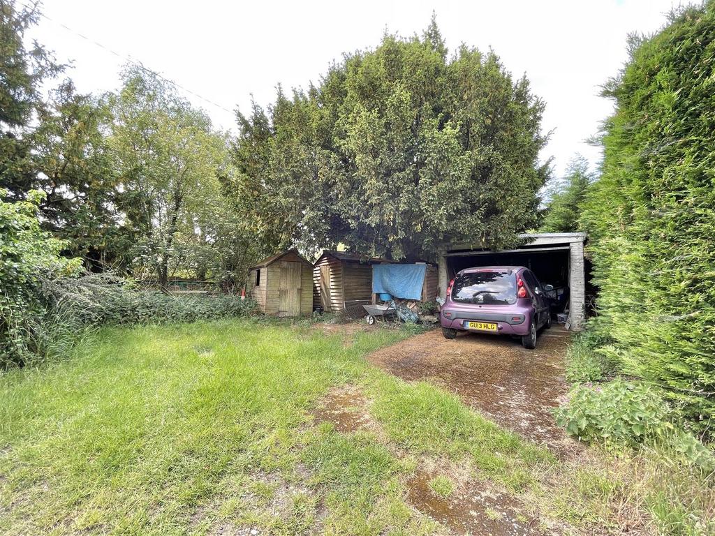 Garage and driveway space