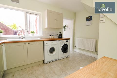 18 Kathleen Grove, Grimsby, DN32 8JT