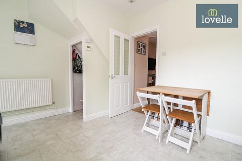 18 Kathleen Grove, Grimsby, DN32 8JT