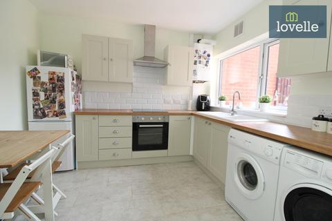 18 Kathleen Grove, Grimsby, DN32 8JT