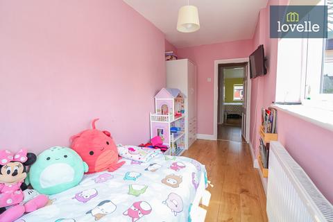 18 Kathleen Grove, Grimsby, DN32 8JT