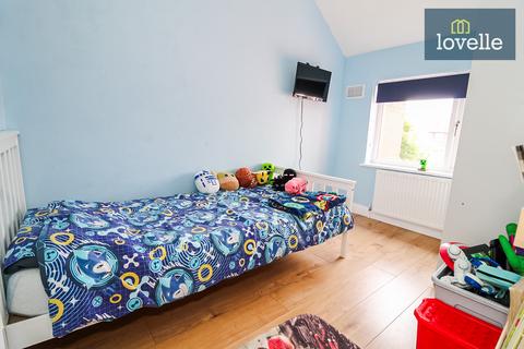 18 Kathleen Grove, Grimsby, DN32 8JT
