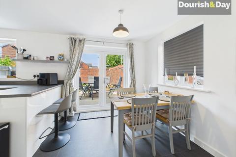 14 Macbeth Close, Penkridge, Stafford, ST19 5TW