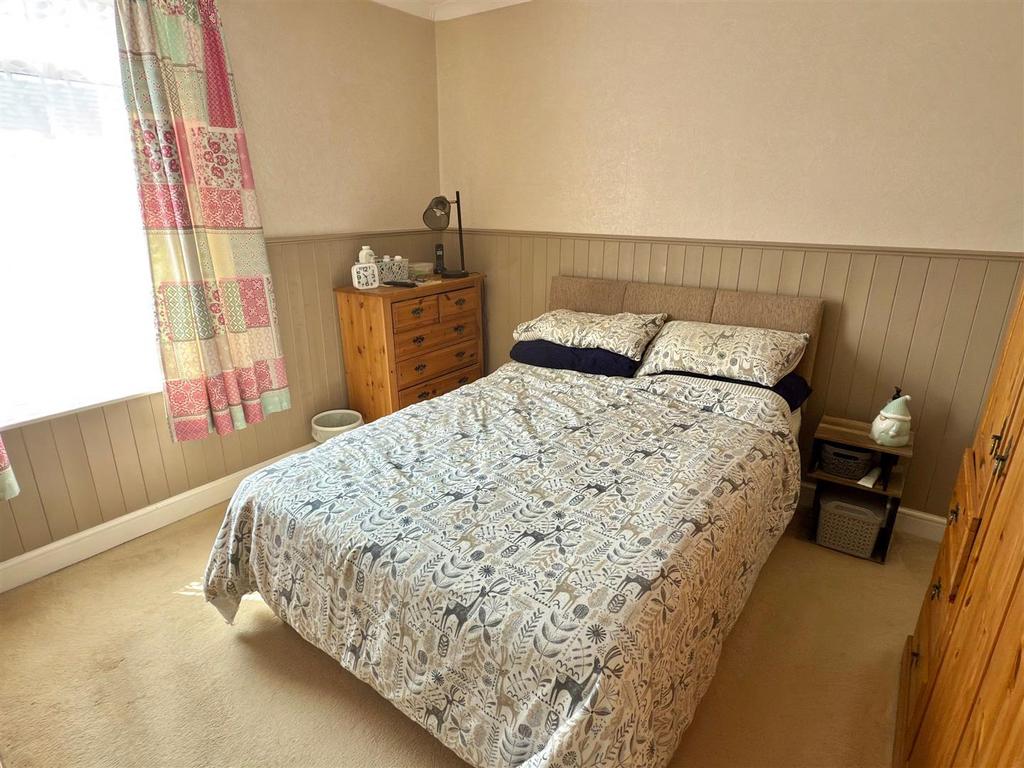 BED 1.jpg
