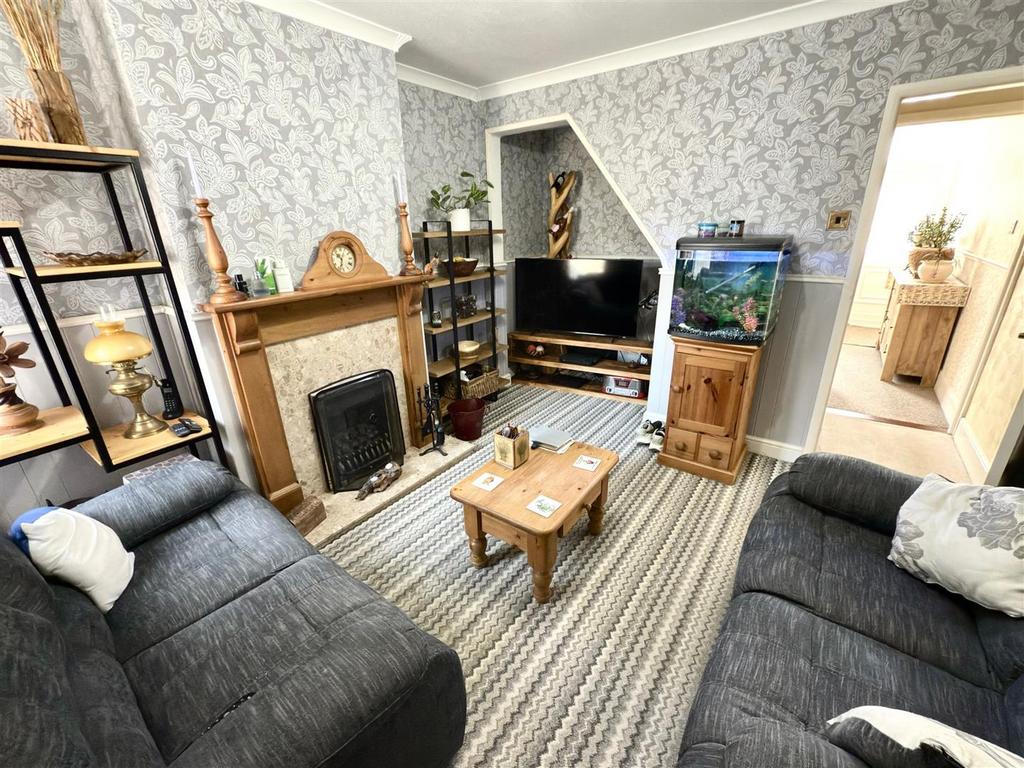 DINING ROOM.jpg