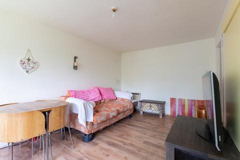 1 bedroom flat for sale, Cedars Court, London N9