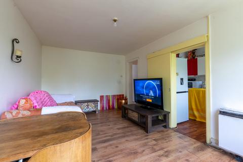 1 bedroom flat for sale, Cedars Court, London N9