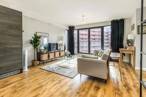 Studio to rent, Rotherhithe New Road, London SE16