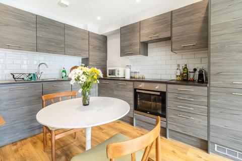 Studio to rent, Rotherhithe New Road, London SE16