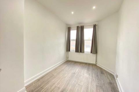 2 bedroom apartment to rent, Argyle Road, London, West Ealing