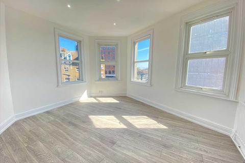 2 bedroom apartment to rent, Manor road, London, West Ealing