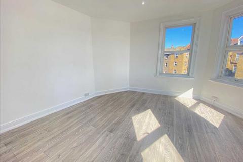 2 bedroom apartment to rent, Manor road, London, West Ealing