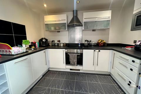 2 bedroom flat to rent, Orchard Place, Hampshire SO14