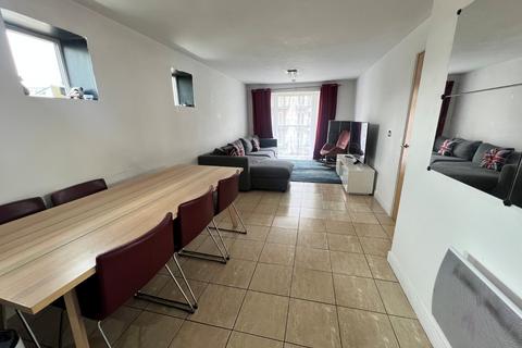 2 bedroom flat to rent, Orchard Place, Hampshire SO14