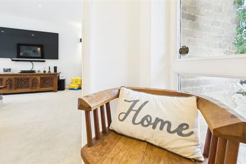 4 bedroom detached house for sale, Aplin Way, Surrey GU18