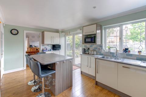 9 The Meadows, Catshill, Bromsgrove, B61 0NN