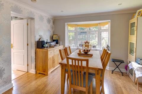 9 The Meadows, Catshill, Bromsgrove, B61 0NN