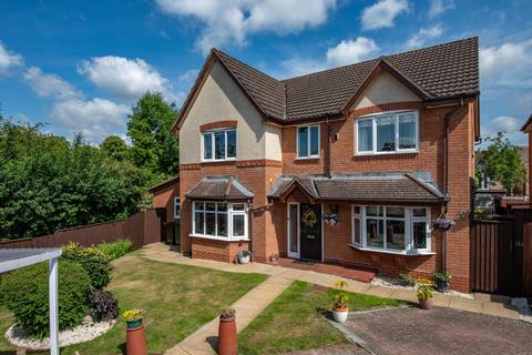 9 The Meadows, Catshill, Bromsgrove, B61 0NN