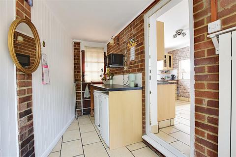 9 Silva Close, Bexhill-on-sea, TN40 2SY