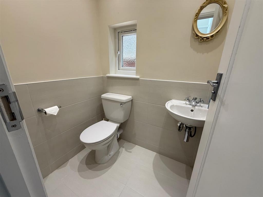 Guest wc.jpeg
