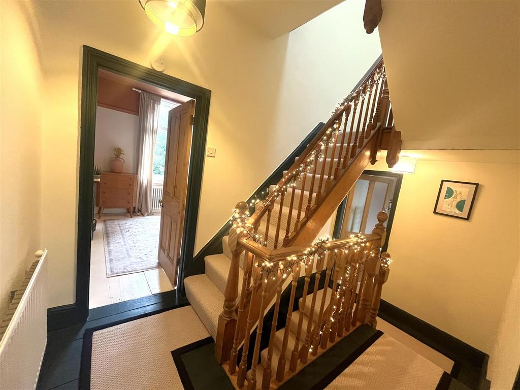 Split- Level First Floor Landing