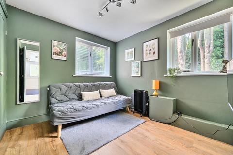 Flat 17, Heatherbank Tower Road, Hindhead, GU26 6SW