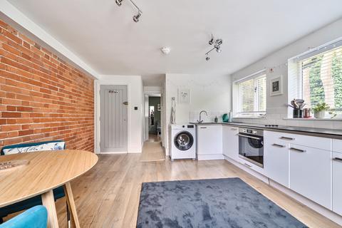 Flat 17, Heatherbank Tower Road, Hindhead, GU26 6SW