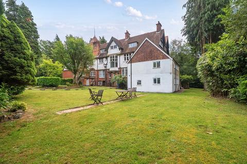 Flat 17, Heatherbank Tower Road, Hindhead, GU26 6SW