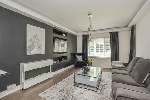 59 Eastham Crescent, Brentwood, CM13 2ET