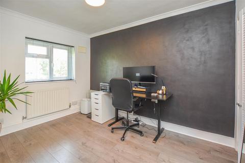 59 Eastham Crescent, Brentwood, CM13 2ET