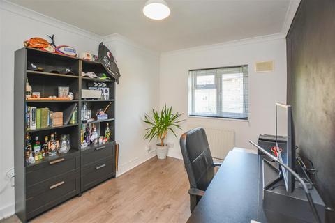 59 Eastham Crescent, Brentwood, CM13 2ET