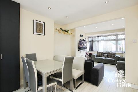 10 Arnold Avenue East, Enfield, EN3 6JB