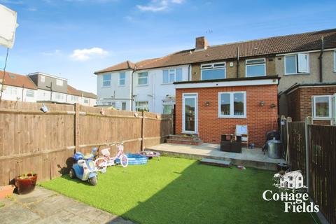 10 Arnold Avenue East, Enfield, EN3 6JB