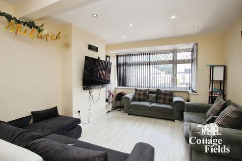 10 Arnold Avenue East, Enfield, EN3 6JB