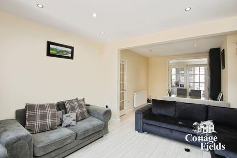 10 Arnold Avenue East, Enfield, EN3 6JB