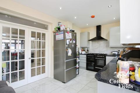 10 Arnold Avenue East, Enfield, EN3 6JB