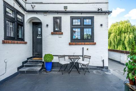 8a Bishopsmead Parade, East Horsley, Leatherhead, KT24 6RT