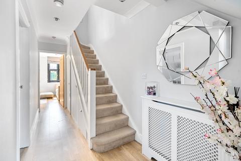 8a Bishopsmead Parade, East Horsley, Leatherhead, KT24 6RT