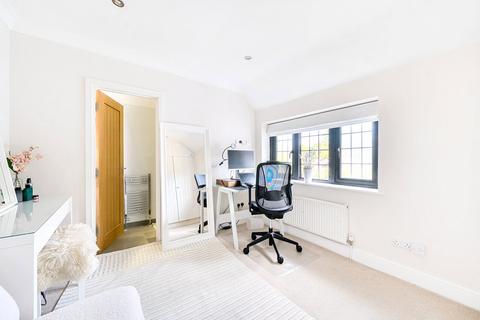 8a Bishopsmead Parade, East Horsley, Leatherhead, KT24 6RT
