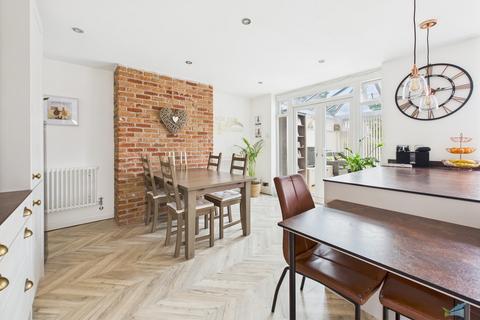 216 Heath Road, Bebington, Wirral, CH63 2HG