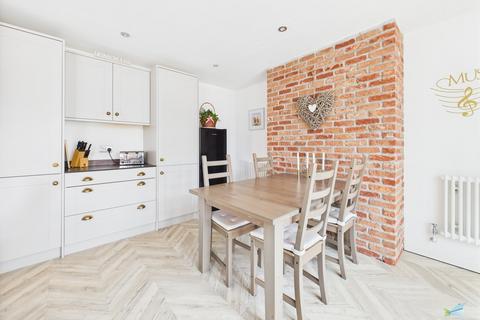 216 Heath Road, Bebington, Wirral, CH63 2HG