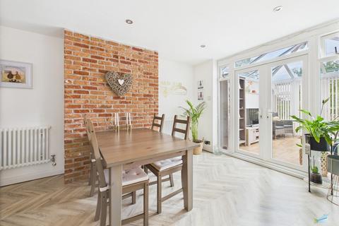 216 Heath Road, Bebington, Wirral, CH63 2HG