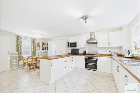 4 bedroom detached house for sale, Circuit Drive, Long Eaton