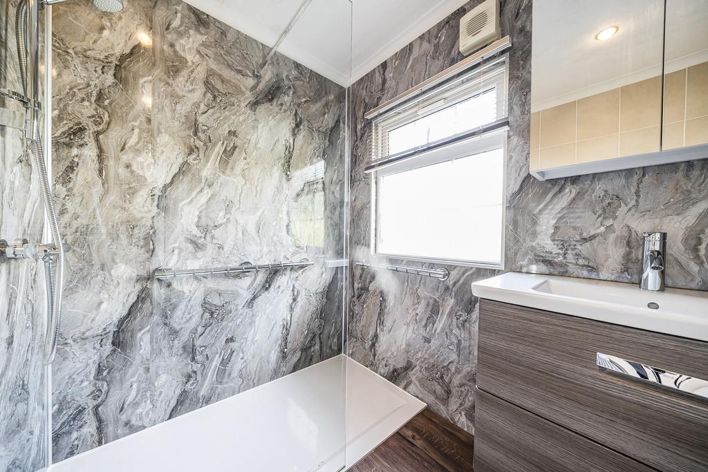 Ensuite to Bedroom 1